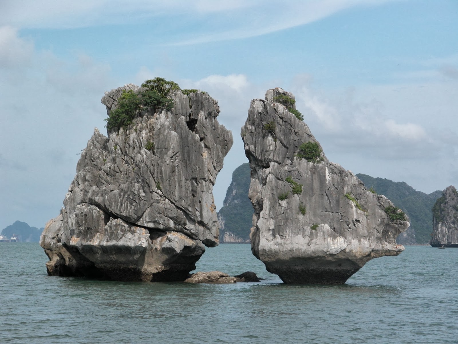 The-beauty-of-Halong-Bay-in-Vietnam_12