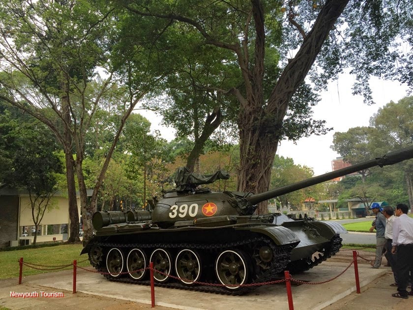 A_visit_to_Saigons_time_capsule_-_Independence_Palace_2