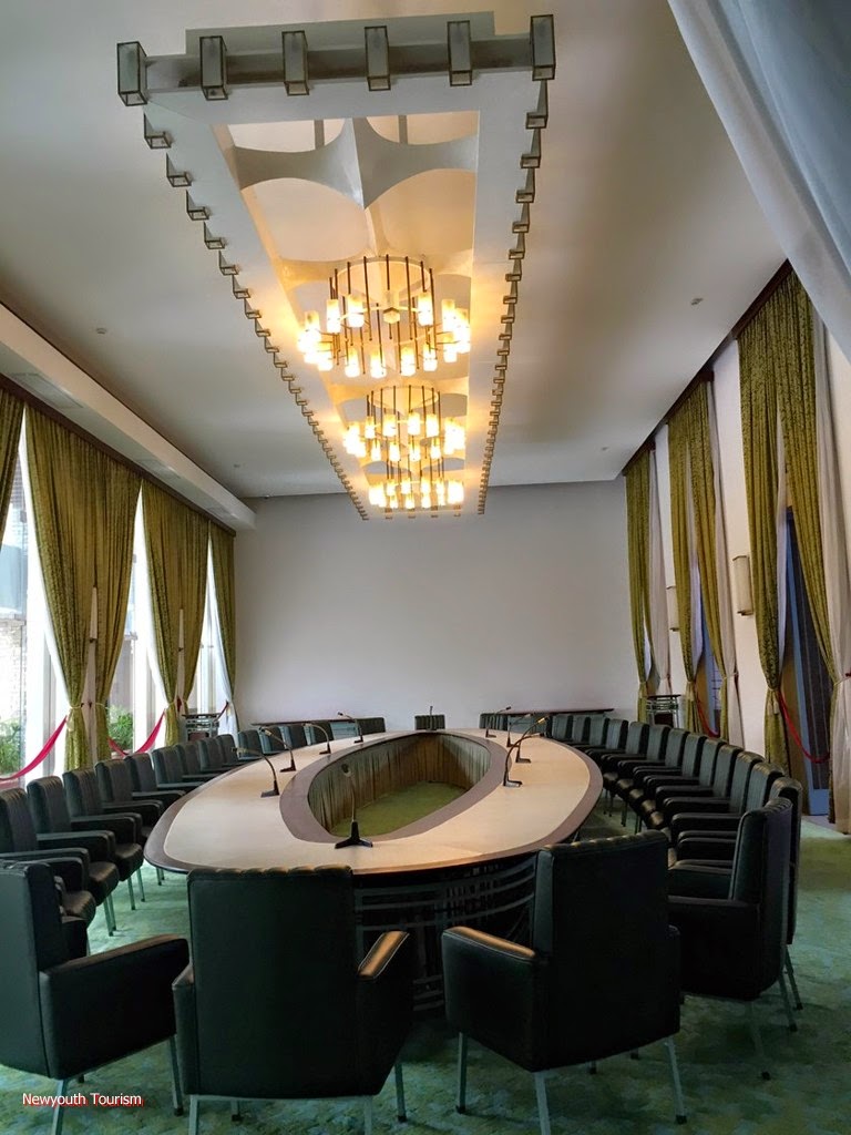 A_visit_to_Saigons_time_capsule_-_Independence_Palace_4