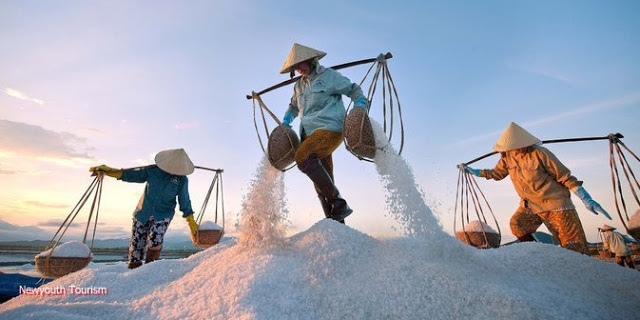 The-Salt-Fields_Near_Nha-Trang-Beach-city-Vietnam-02