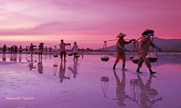 The-Salt-Fields_Near_Nha-Trang-Beach-city-Vietnam-03