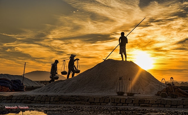 The-Salt-Fields_Near_Nha-Trang-Beach-city-Vietnam-06