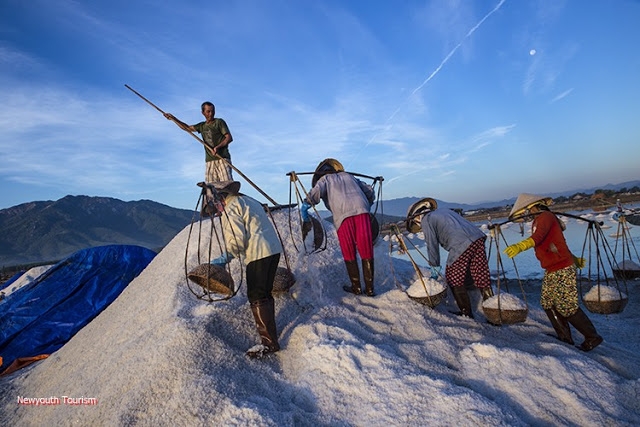 The-Salt-Fields_Near_Nha-Trang-Beach-city-Vietnam-08