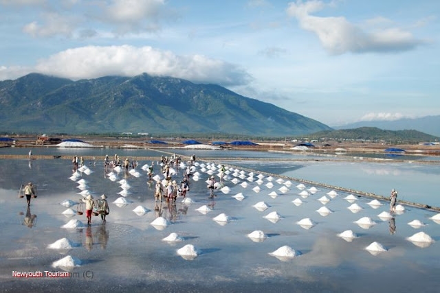 The-Salt-Fields_Near_Nha-Trang-Beach-city-Vietnam-13
