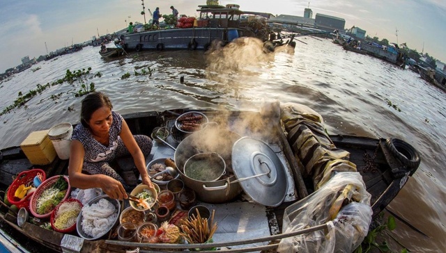 A 24-hour discovery of Cai Be floating market