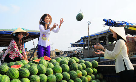 Top 5 attractive floating markets in Vietnam
