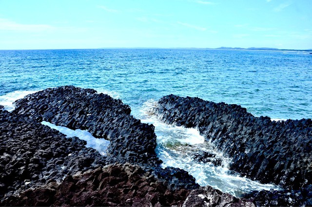 The beauty of Ganh Yen beach in Quang Ngai, Vietnam