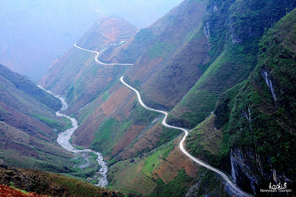 Mountain pass offers stunning panoramic vista of Ha Giang